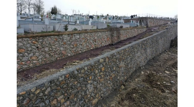 İlimtepe Mezarlığı'na taş duvar